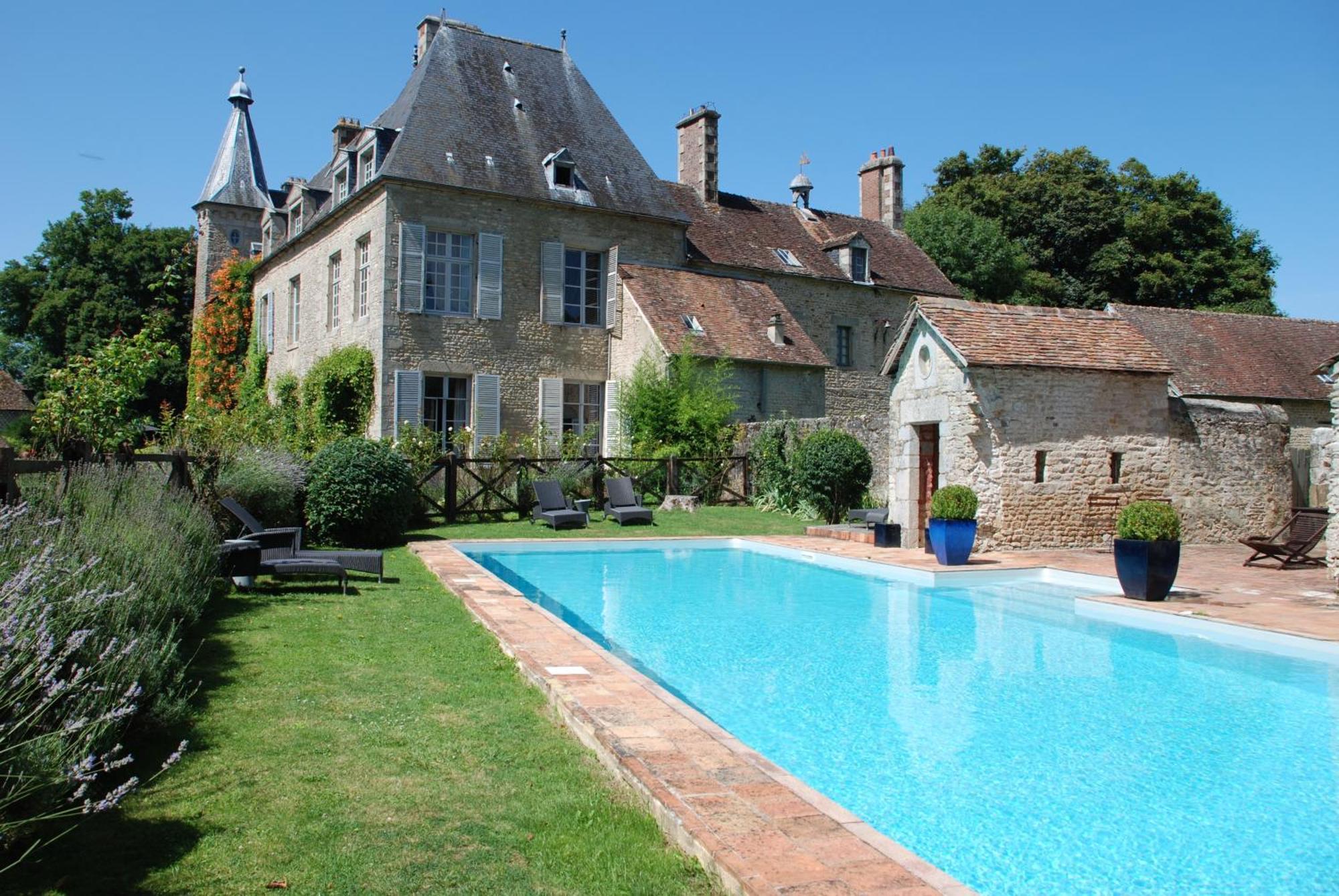 Chateau De Paterne 4*